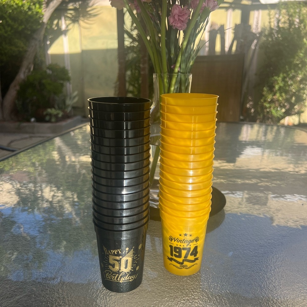 Vintage 1974 Black and Yellow Party Cups 34 count